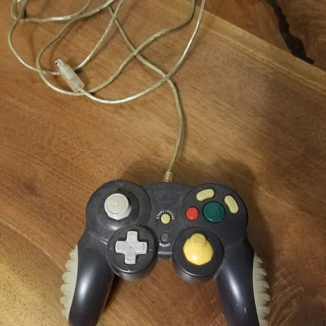 GameCube Controller photo 1