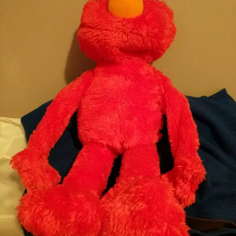 Hug Me Elmo photo 1