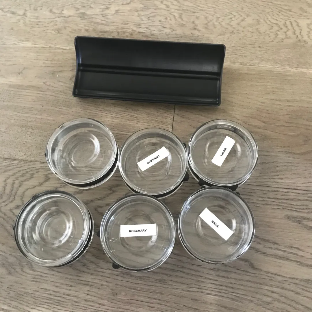 Spice Containers With Rack photo 1