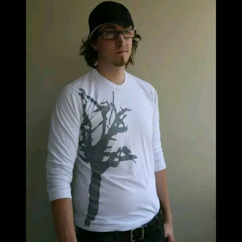 🆕 BNWT size XL - White Long Sleeve Tree Tshirt photo 1