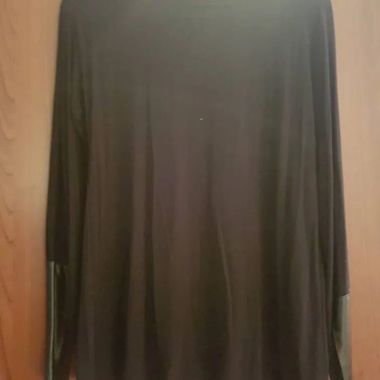 Club Monaco Size Small Black Top With Leather Details photo 1