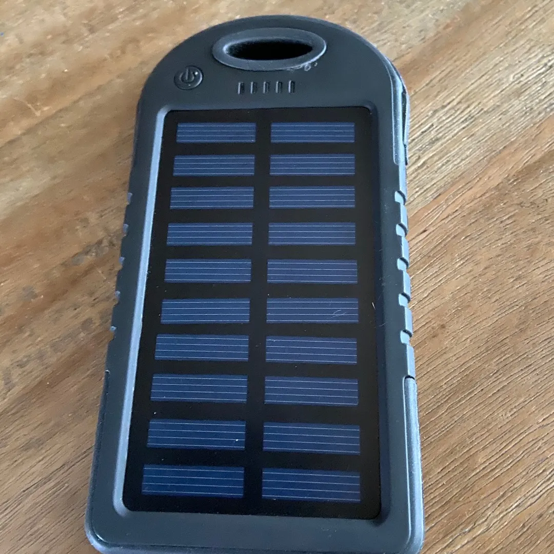 Solar Power Battery Pack/Bank photo 1