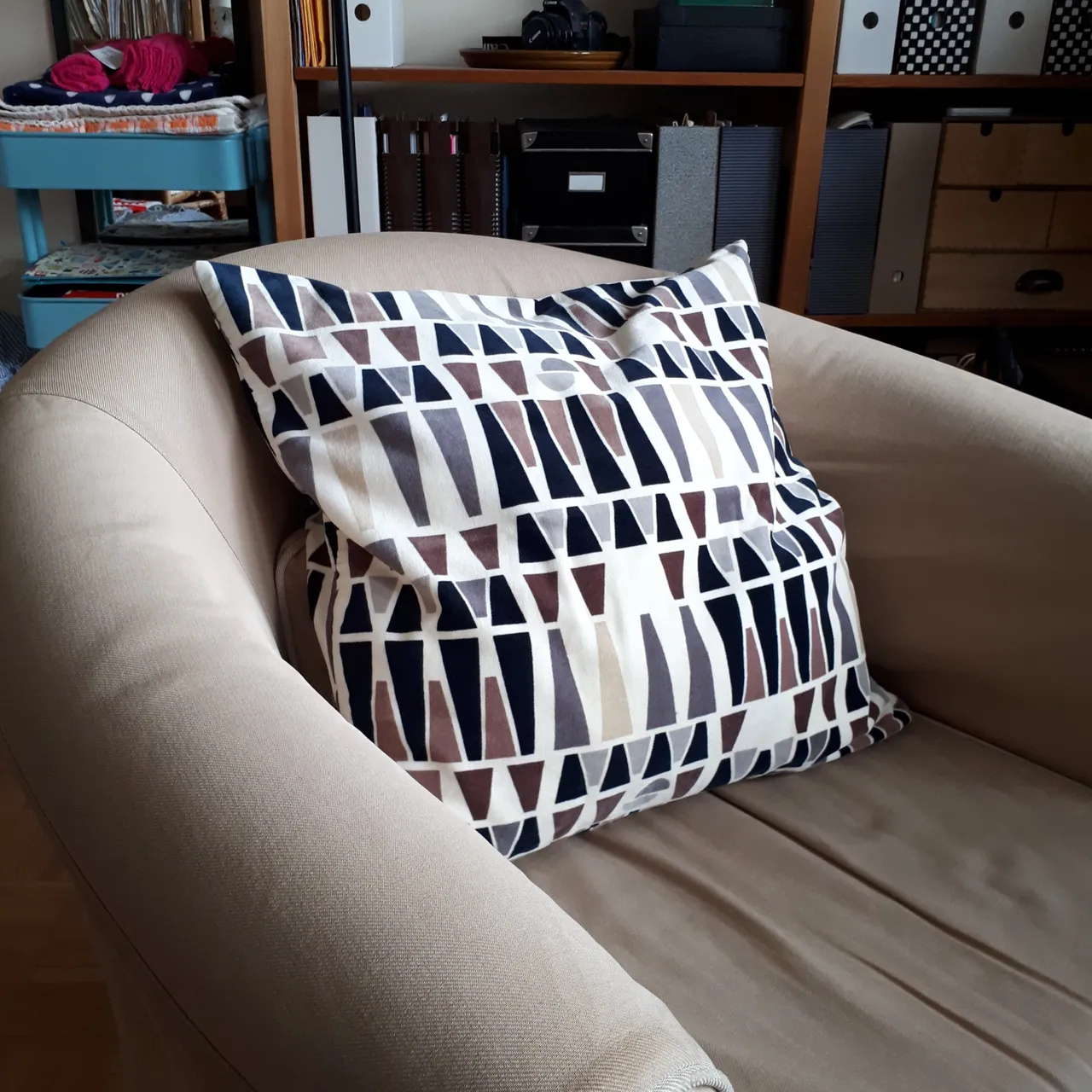 Cushion with insert photo 3