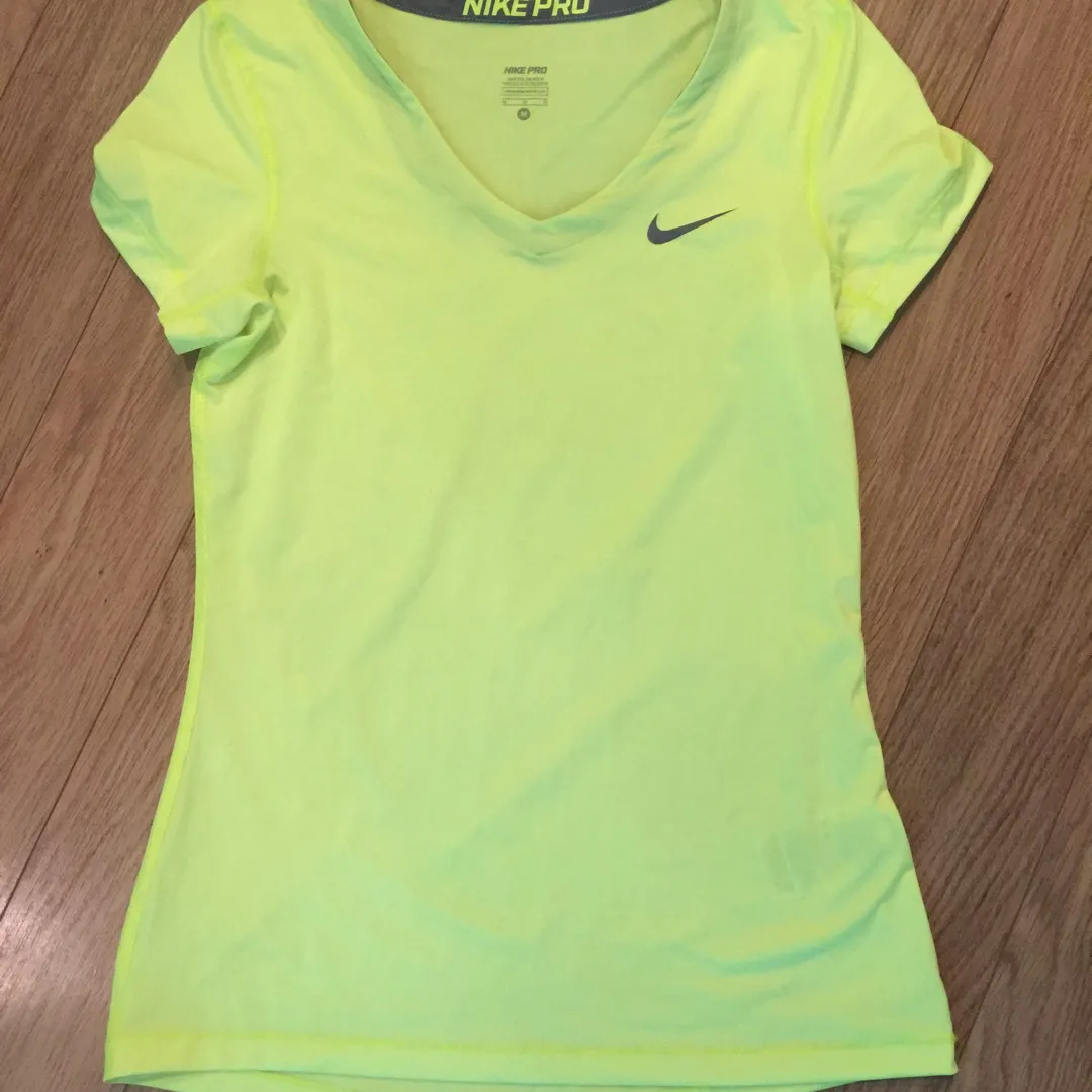 Nike Dry Fit Workout Top Size M photo 1