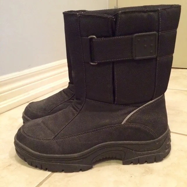Men's Black Winter Boots Size 10 photo 3