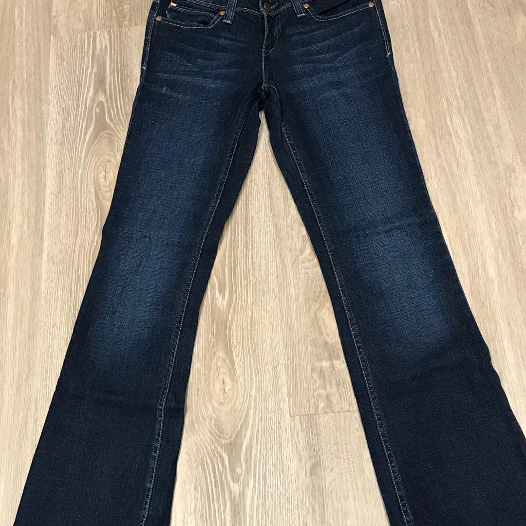 Levi’s Demi Curve Jeans (size 7) photo 3