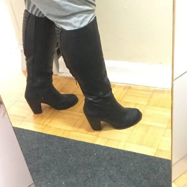 Size 7W Wide Calf Boots photo 7