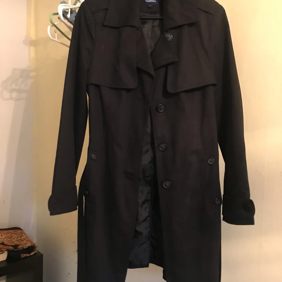 Classic Women’s trench coat - Size 7 photo 3