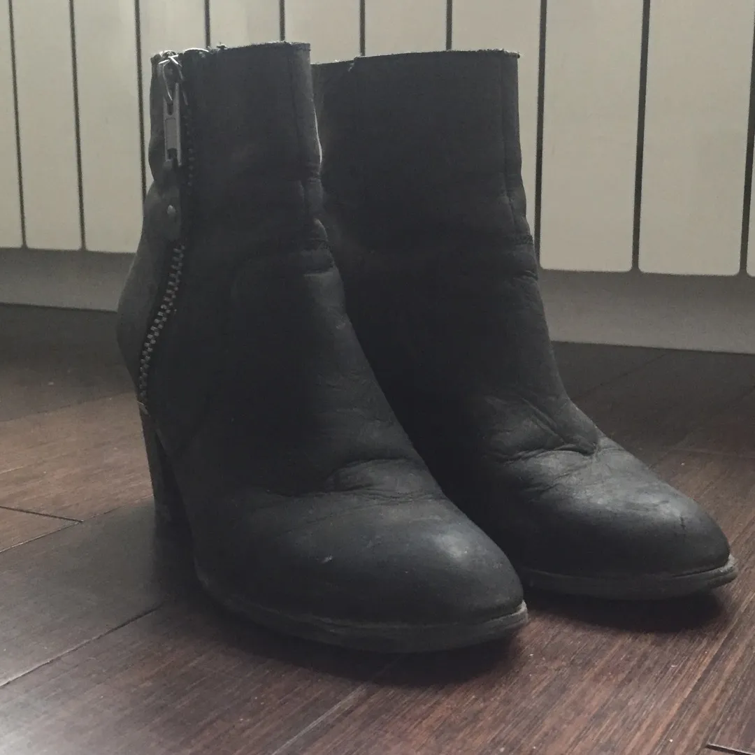 Black Heeled Boots photo 3