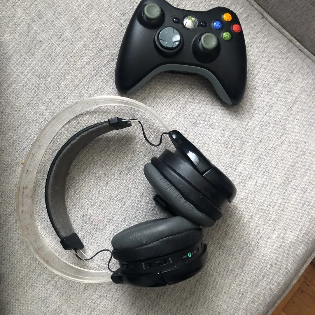 Xbox Wireless Headset And Controller photo 1