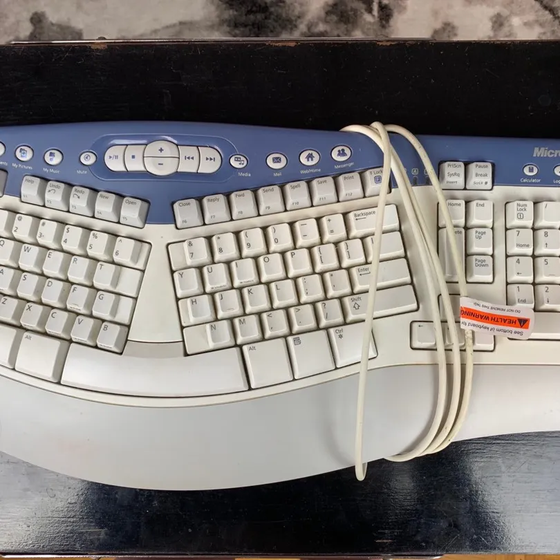 Microsoft Wired Ergonomic Keyboard. photo 1