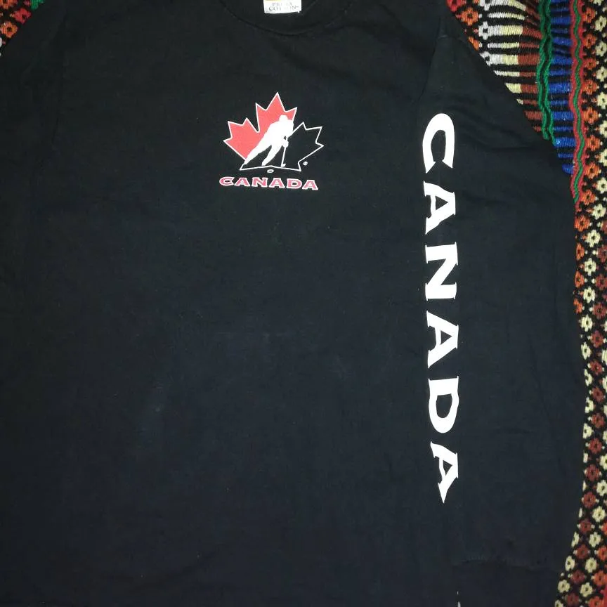 Team Canada Size Small photo 1