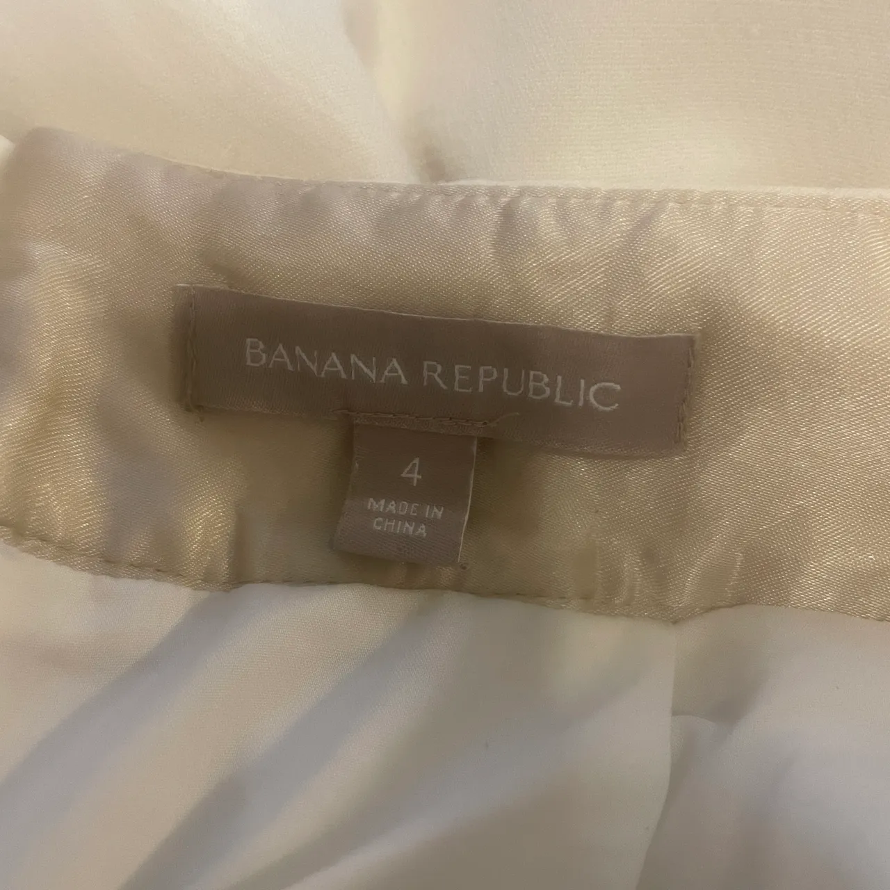 Banana Republic Off White Pleated Skirt Size 4 photo 4