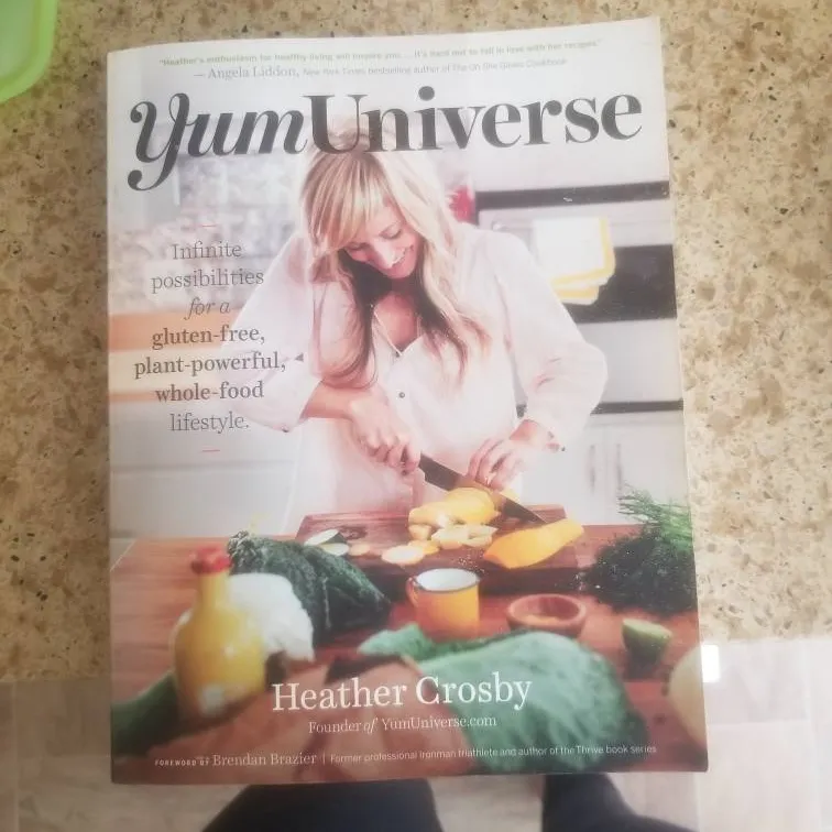 Yum UNIVERSE - Vegan Cookbook photo 1