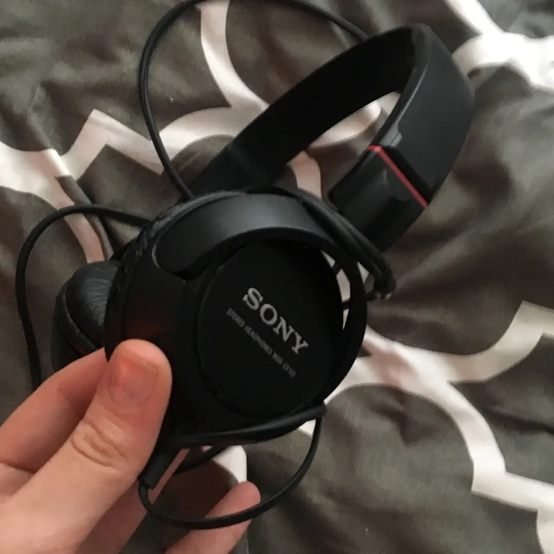 sony headphones photo 1