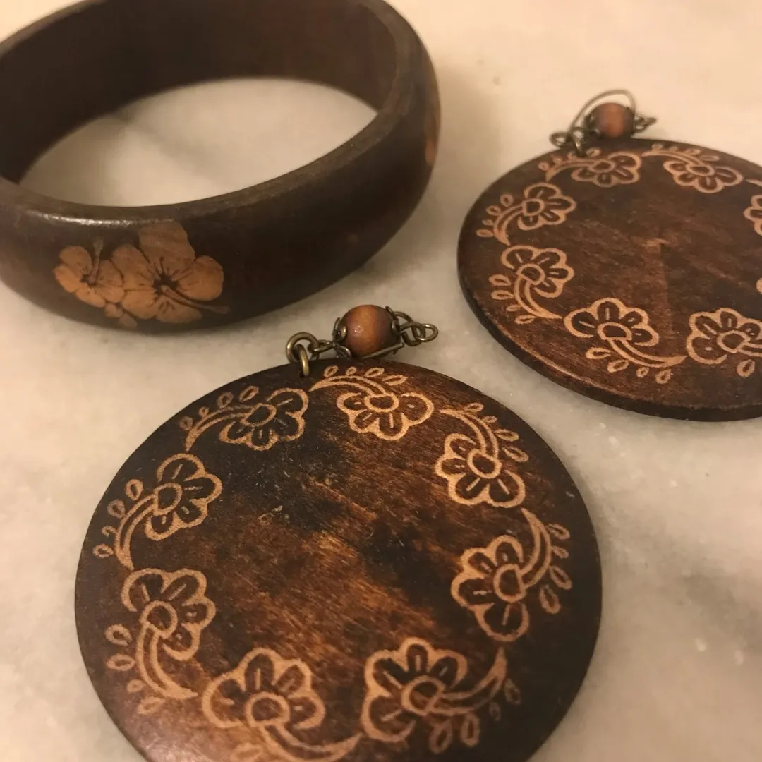 Wood Indonesian Earrings And Bracelet photo 1