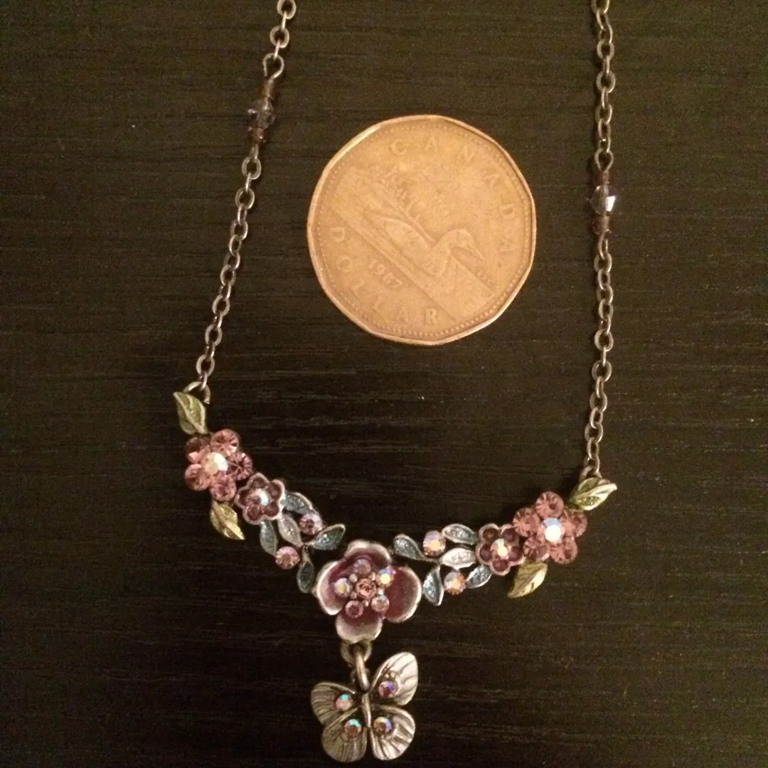 Floral crystal necklace photo 1