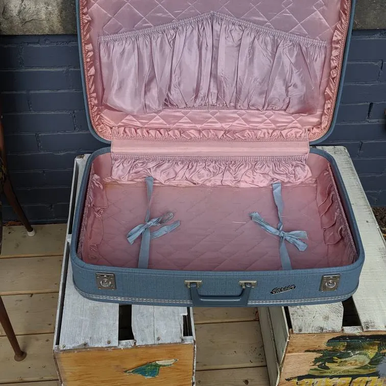 Gorgeous Vintage blue Suitcase/ Luggage W/ Pink Interior photo 3