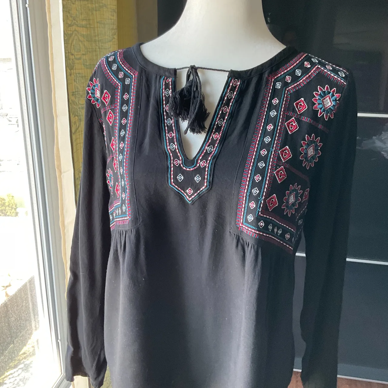 Beautiful embroidered top photo 1