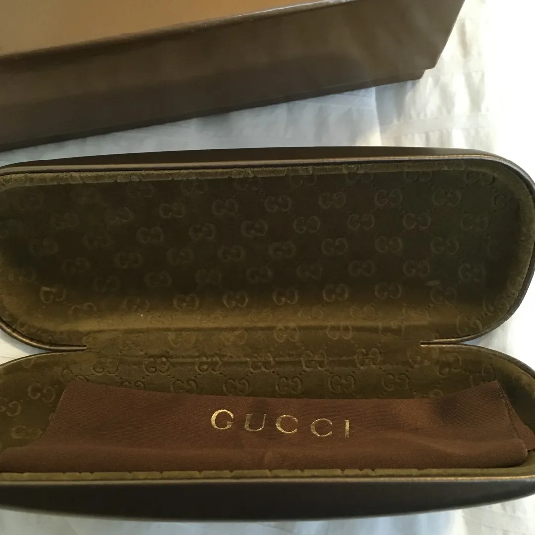 Gucci glasses case - Used photo 3