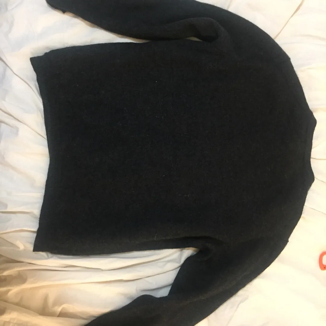 V-neck Merino wool sweater (Calvin Klein) photo 3