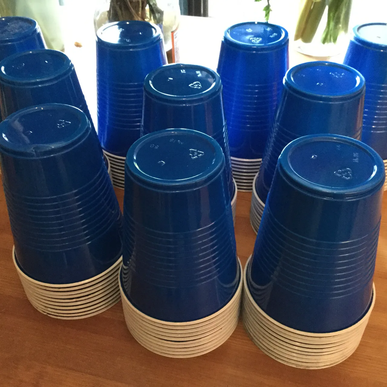 100x Blue Plastic Cups photo 1