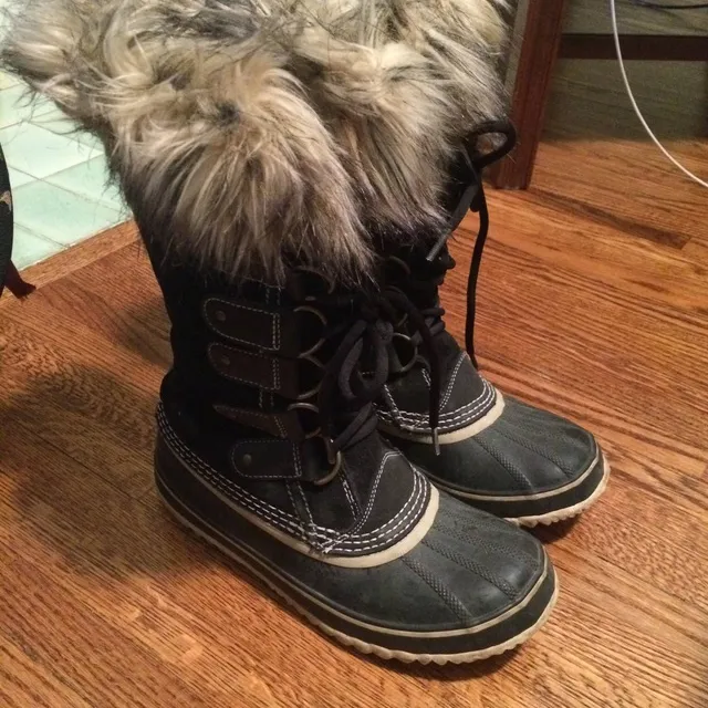 Sorel boots Size 8 photo 1