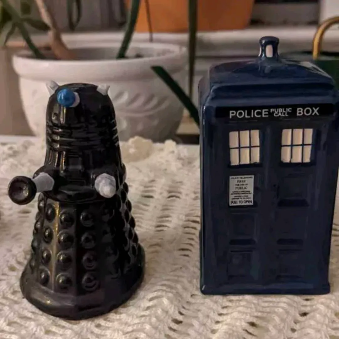 Doctor Who Salt Pepper Shaker photo 1