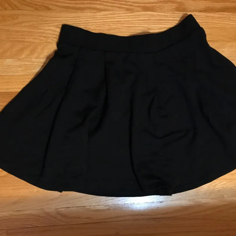 Black Pleated Skirt photo 1