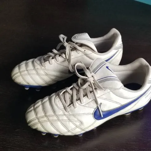 White And Purple Nike Soccer Cleats photo 1