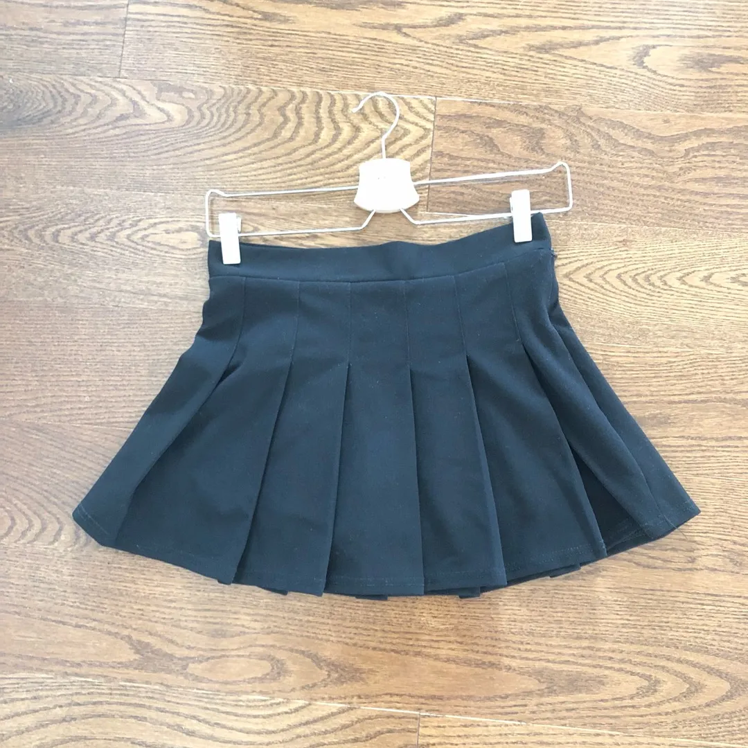 Black Pleated Skirt photo 1