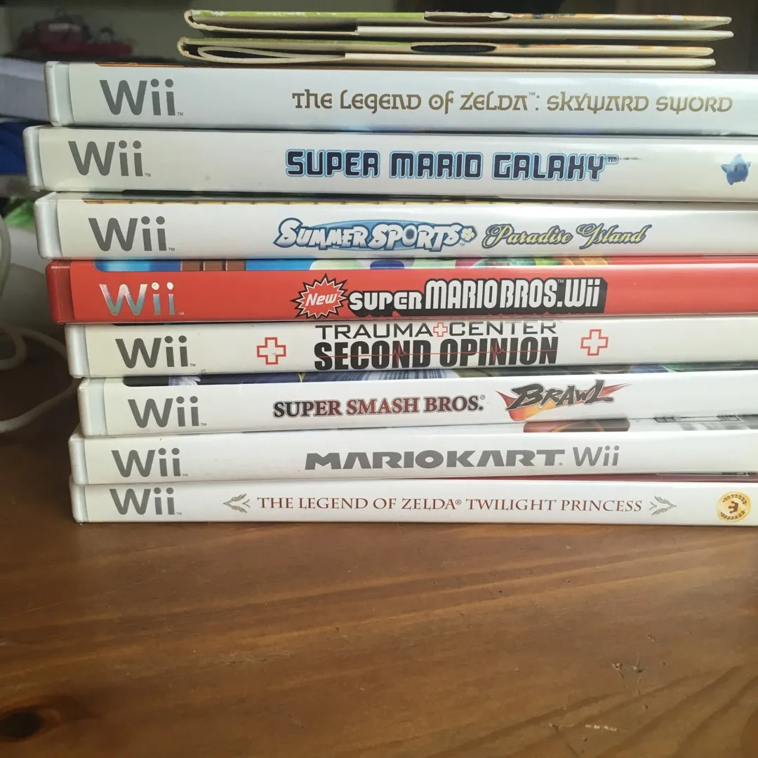 Wii + Controllers + Games !! photo 3