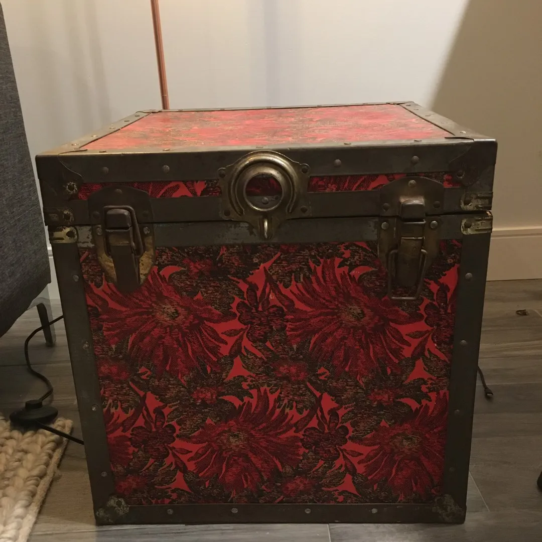 Vintage Trunk / Side Table photo 1