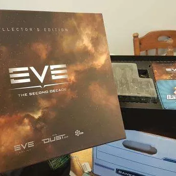 Eve Online Collectors Edition Box photo 1