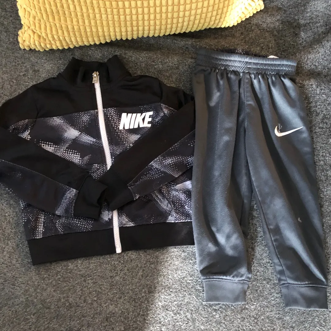 Nike Track Suit For Toddler photo 1