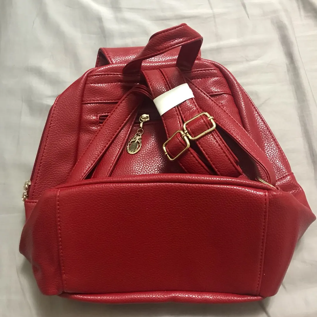 BNIP Red Back Pack And Gold Zippers photo 3