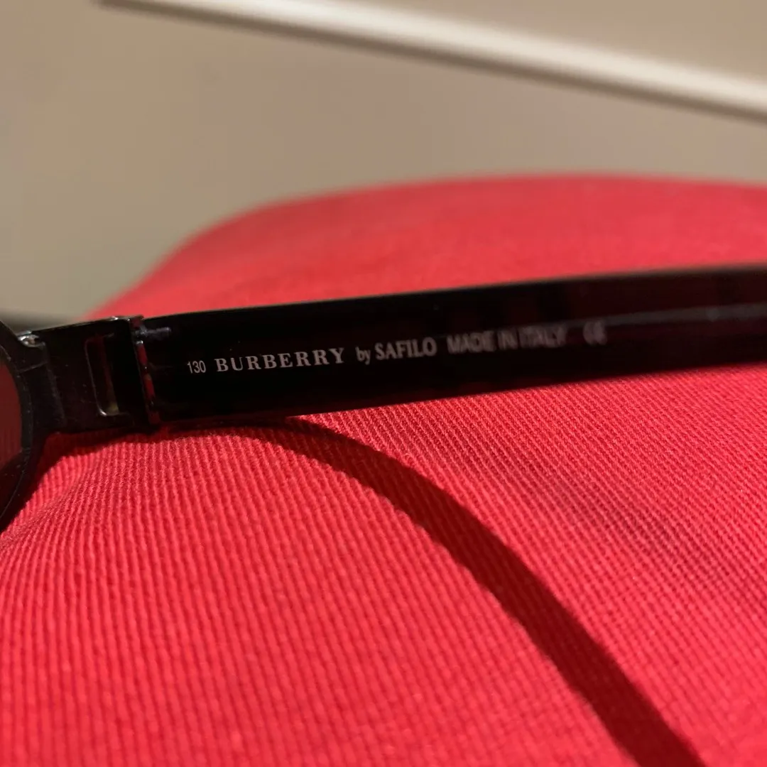 Authentic Burberry Sunglasses photo 4