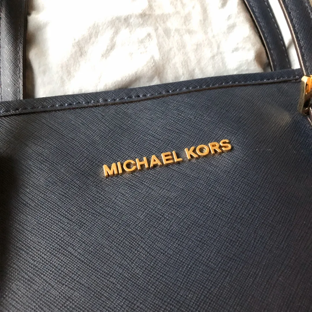 Brand New Michael Kors Classic Tote photo 3