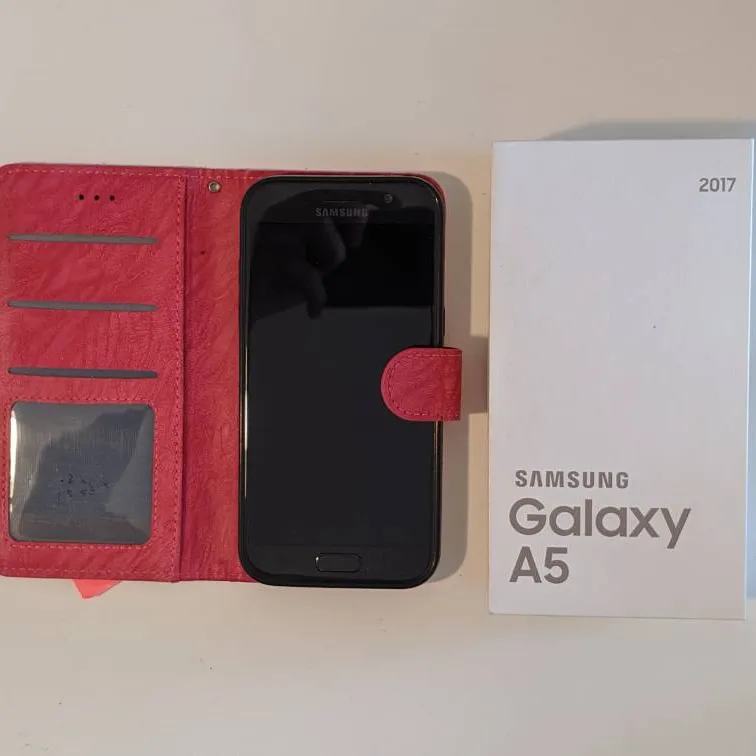 Samsung A5 And Case photo 1