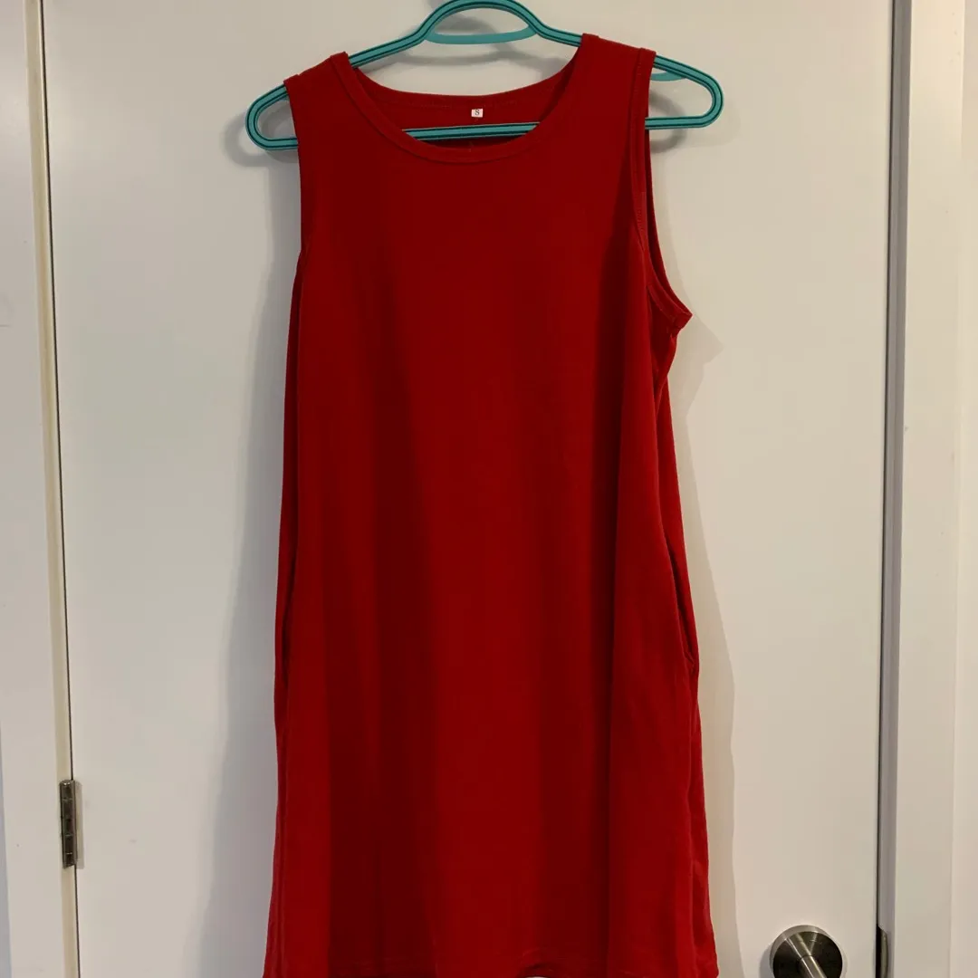 Red dress photo 1