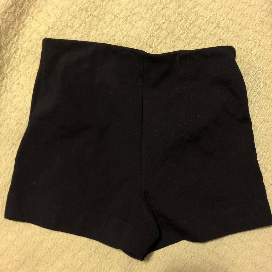 Aritzia Sunday Best black shorts Size 0 photo 3