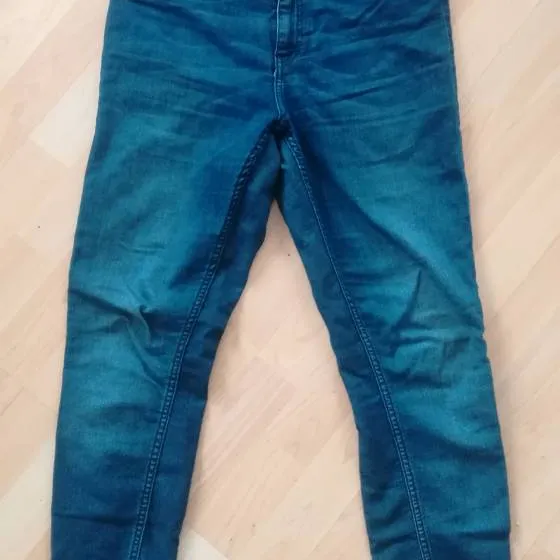 High Waisted Jeans Size 8 photo 1
