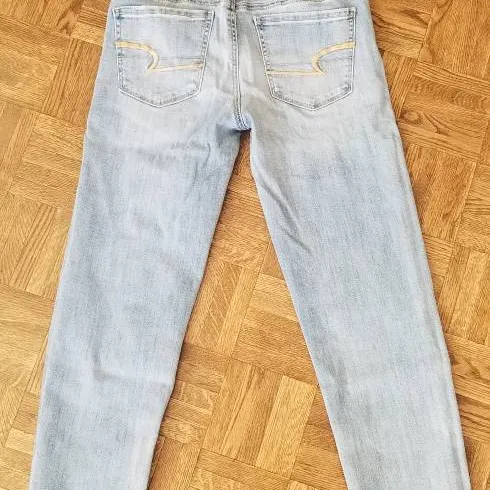 American Eagle Cropped Jeans photo 3