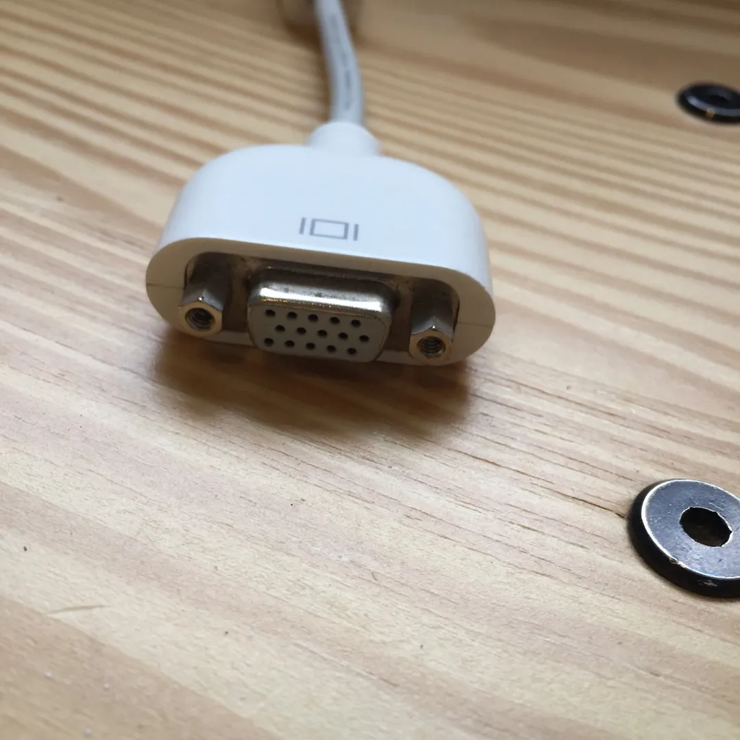 Apple Mini DVI to VGA Adapter photo 3