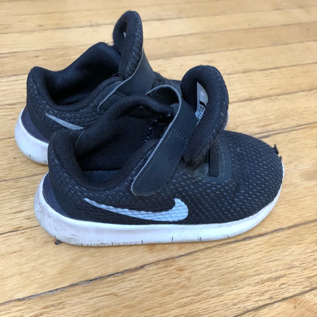 Toddler Nike Shoes Size 7T photo 3