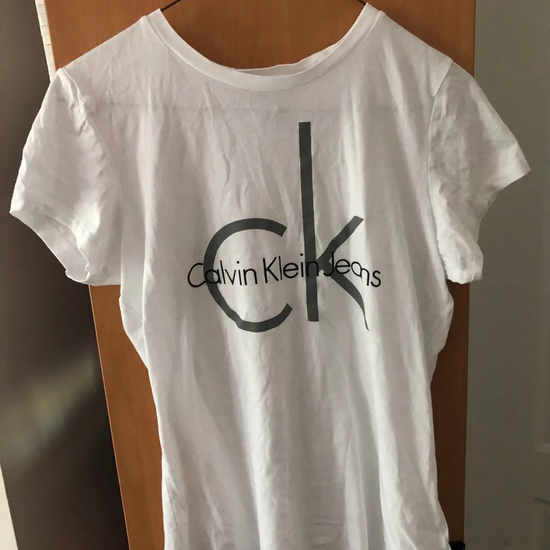 Calvin Klein T-shirt photo 3