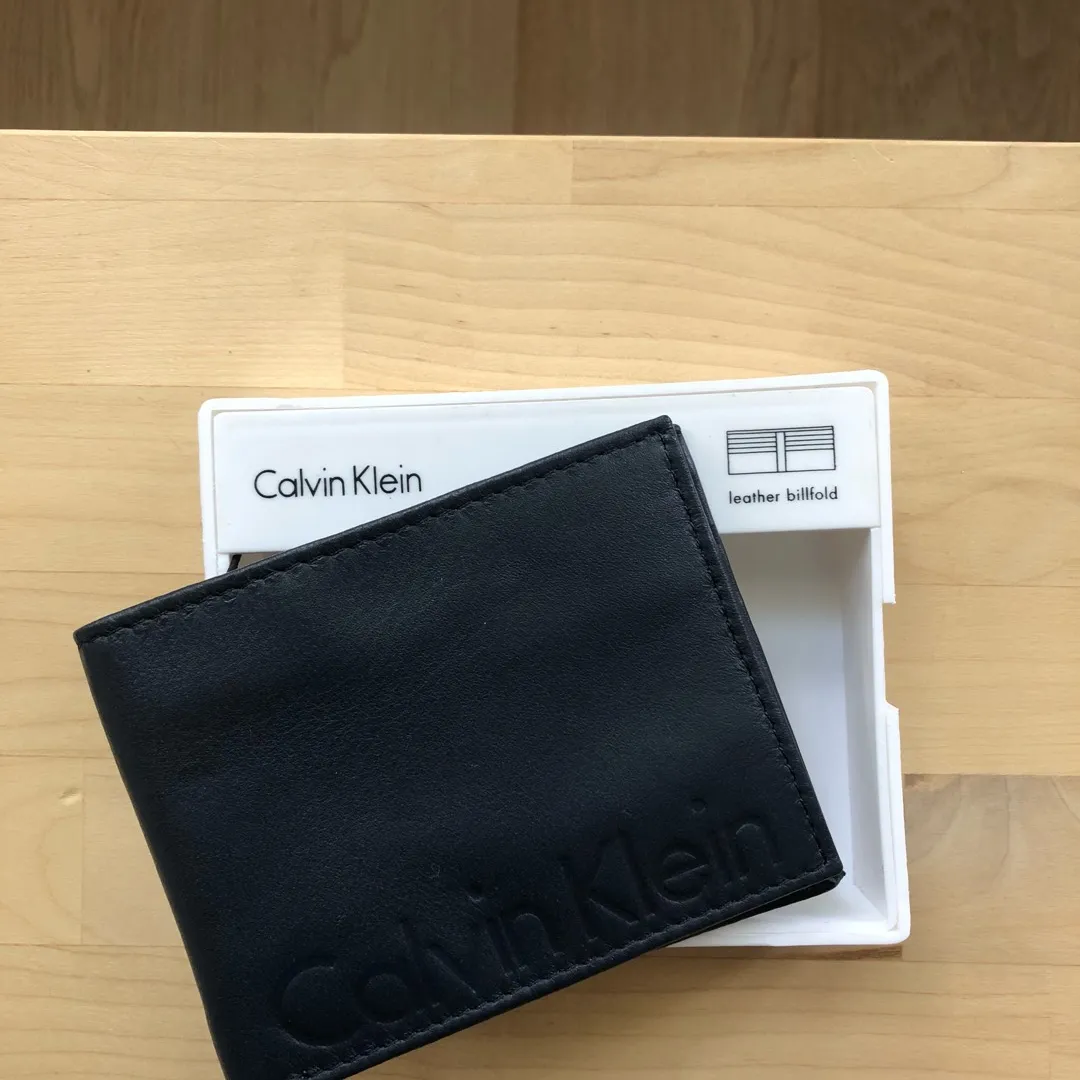 BNIB Calvin Klein Leather Billfold Wallet photo 1