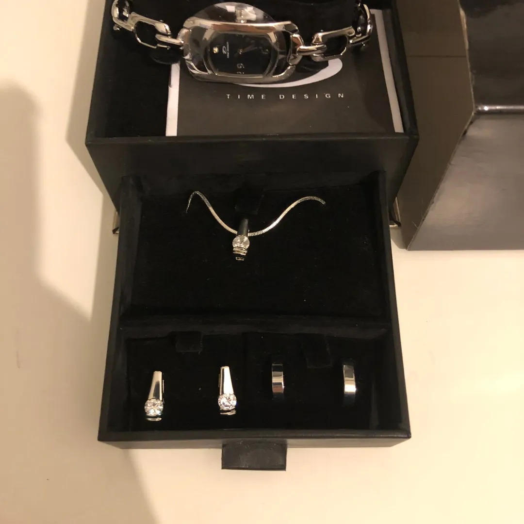 Watch, Earring And Necklace Gift Set - New photo 1