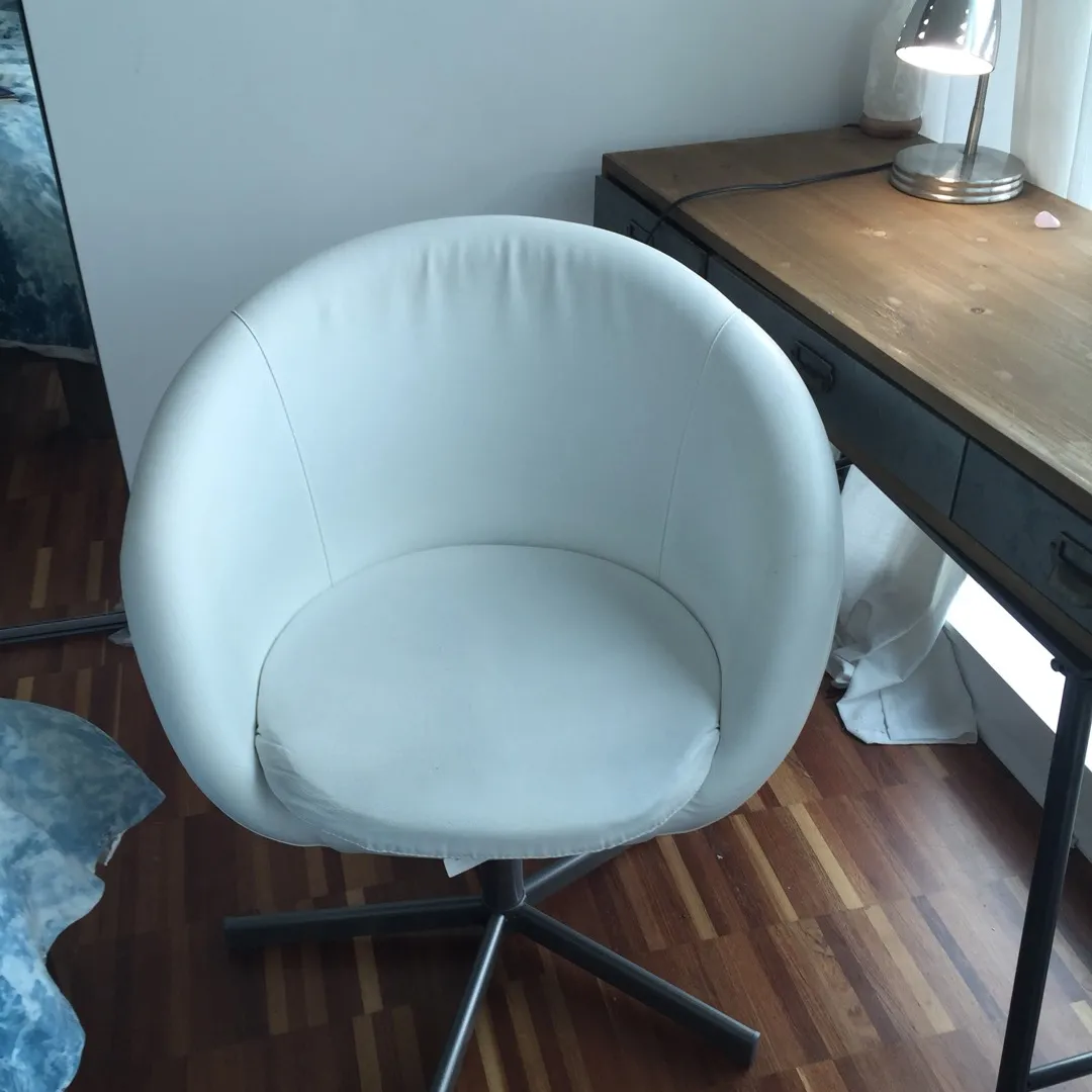 White Chair photo 1