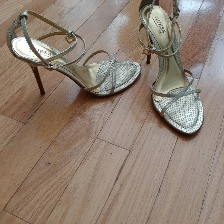 7.5 Guess Strappy Gold Sandals photo 3